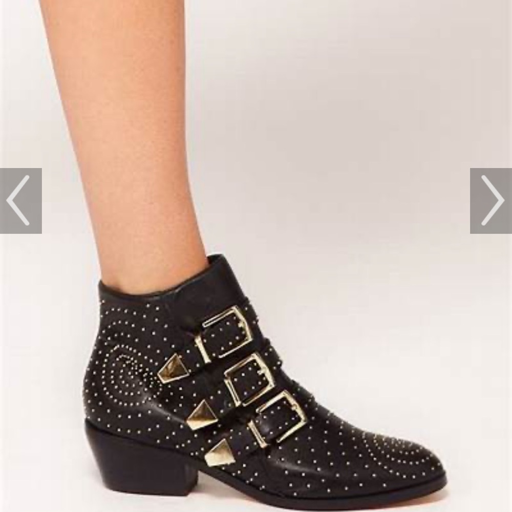 Steve Madden “Madhouse” Buckle Black Leather Gold Studded Ankle Boots Size 6.5!